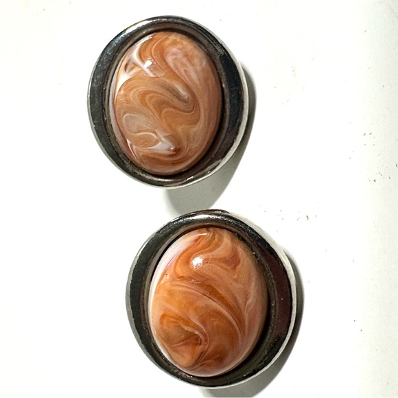 Vintage 1988 Avon Desert Sands Clip On Earrings Swirled Salmon Pink Ovals - Picture 2 of 5